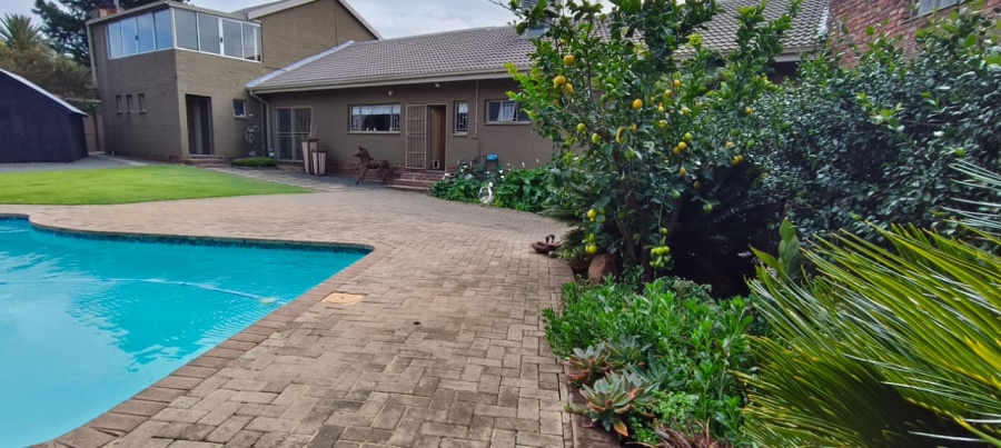 5 Bedroom Property for Sale in Pellissier Free State